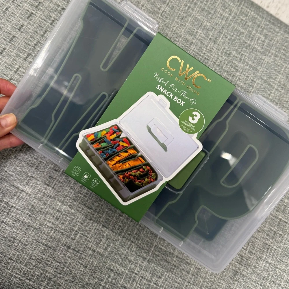 NWT Cook With Color " MVP " Perfect On The Go Snack Box Holds 84.2oz w/ Handle